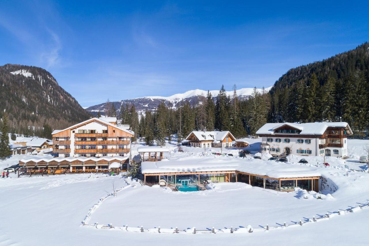 Hotel Dolomitenhof & Chalet Alte Post Sexten Exterior photo