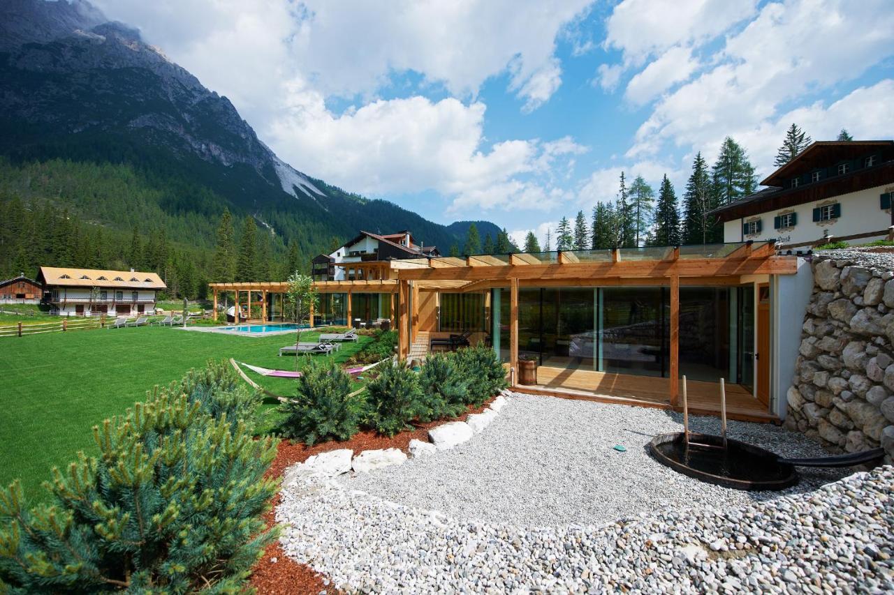 Hotel Dolomitenhof & Chalet Alte Post Sexten Exterior photo