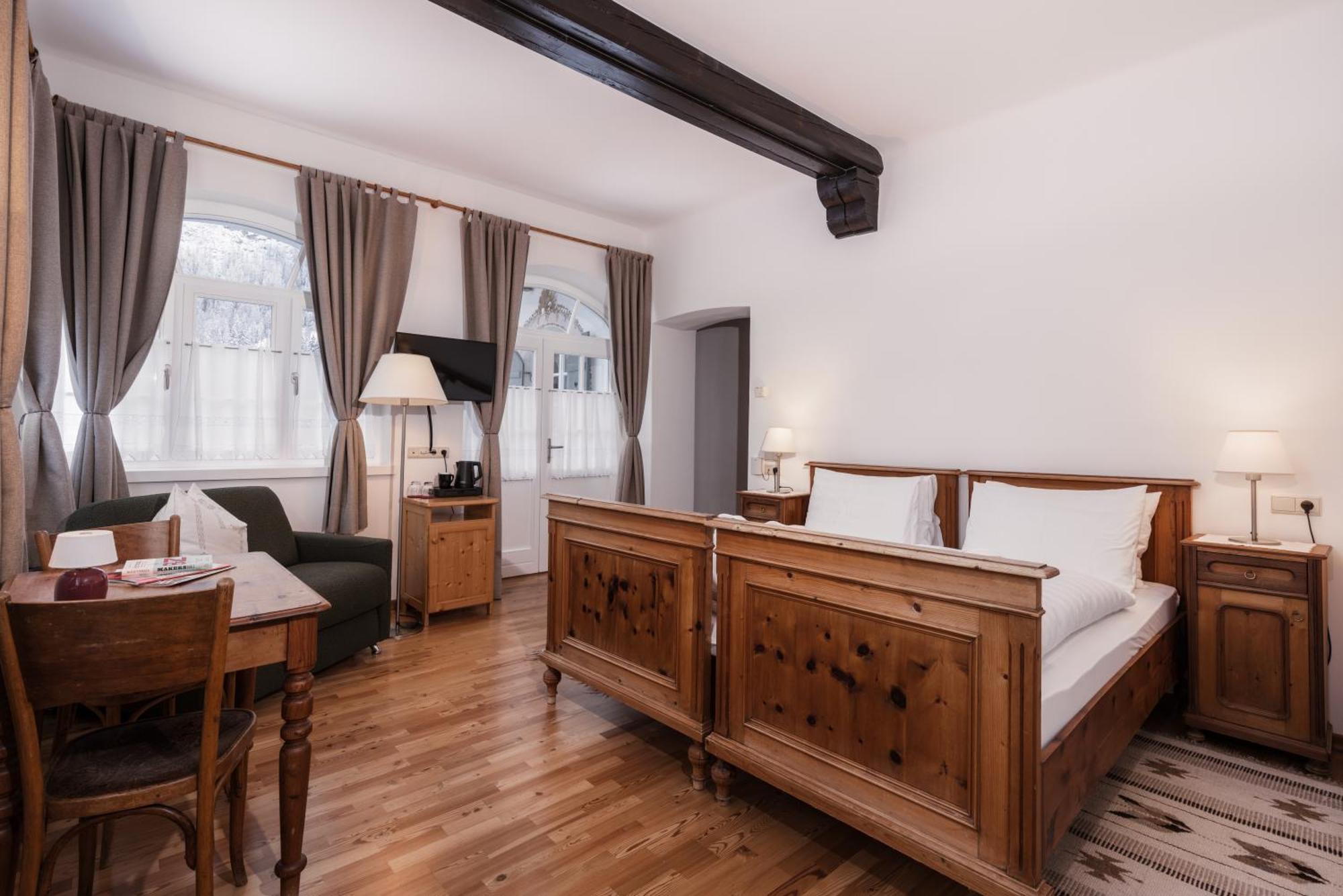Hotel Dolomitenhof & Chalet Alte Post Sexten Exterior photo
