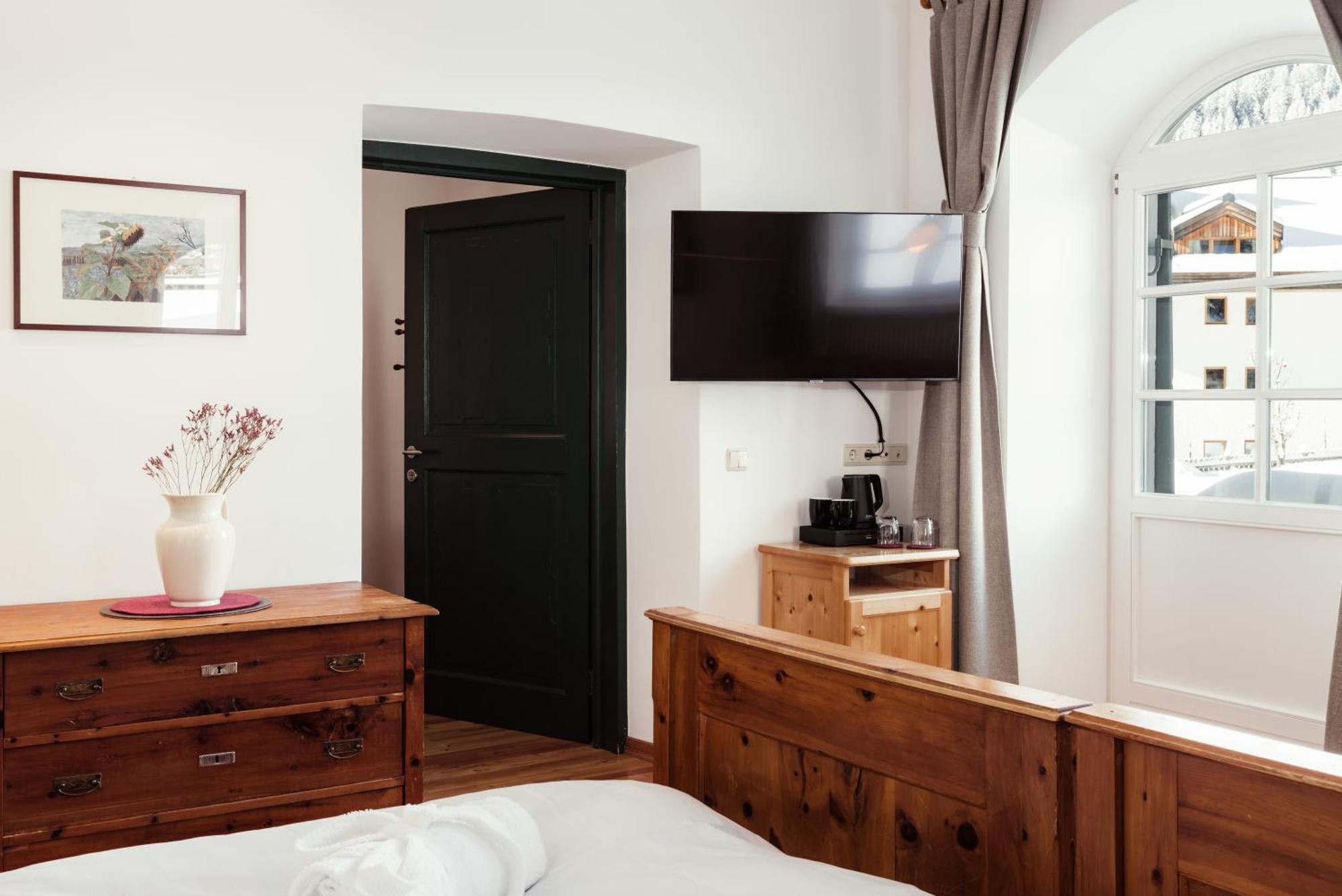 Hotel Dolomitenhof & Chalet Alte Post Sexten Exterior photo