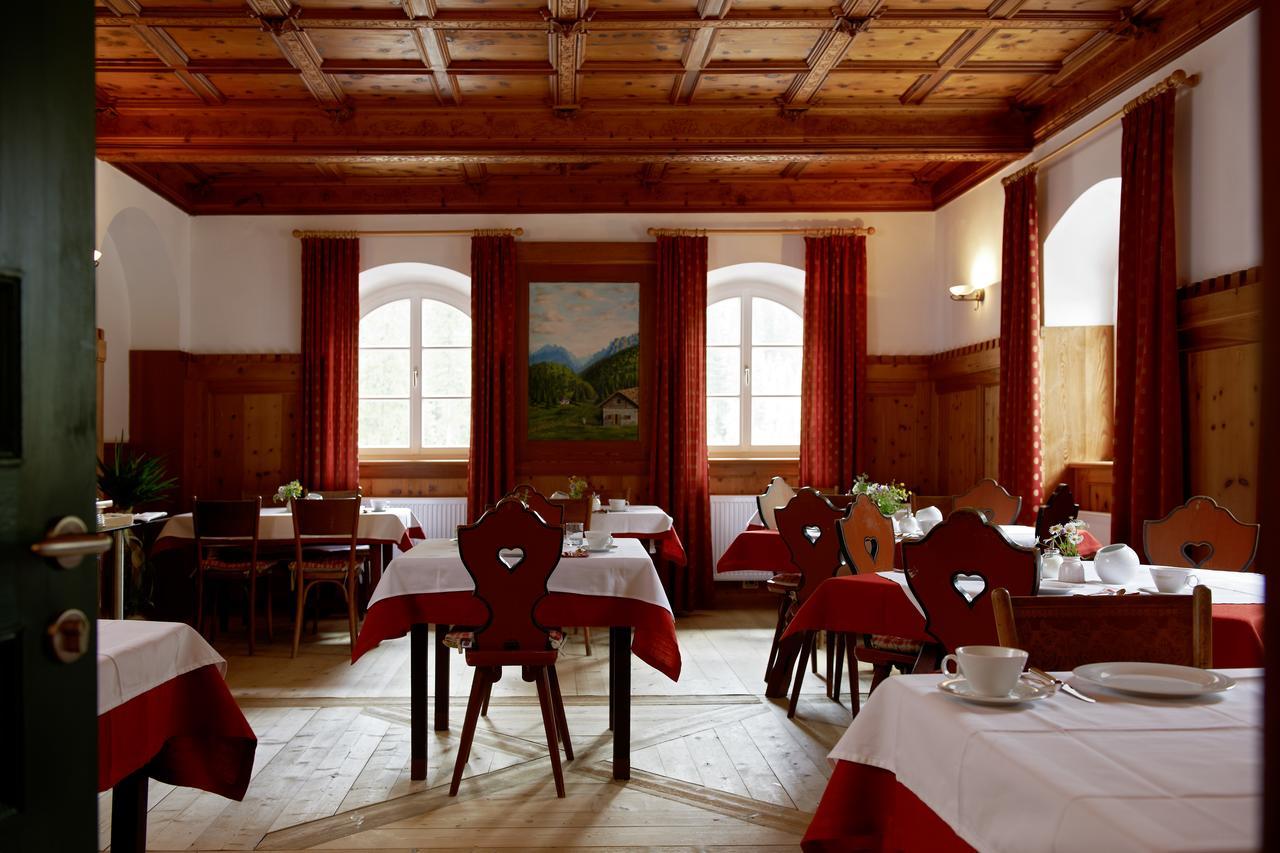 Hotel Dolomitenhof & Chalet Alte Post Sexten Exterior photo