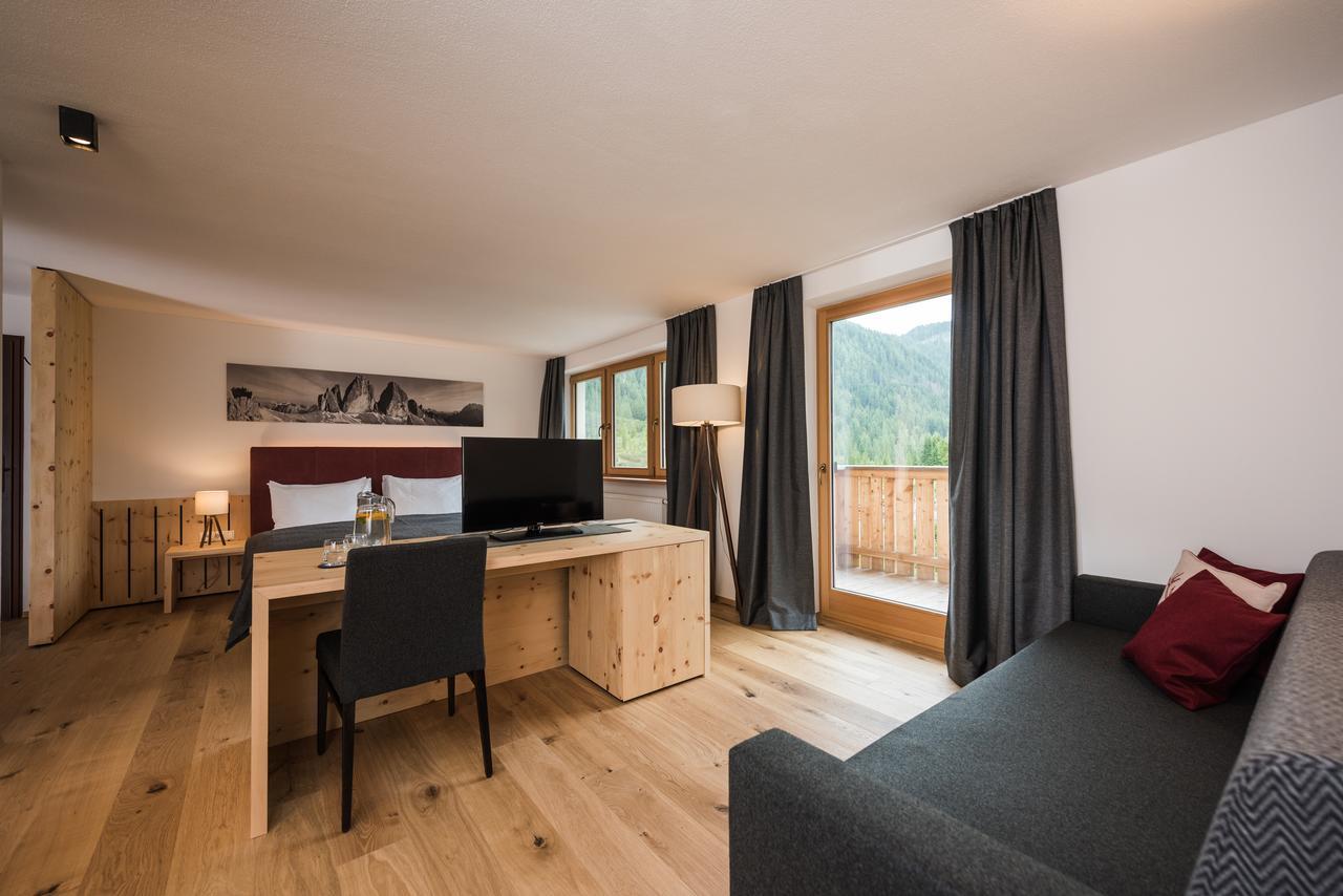Hotel Dolomitenhof & Chalet Alte Post Sexten Exterior photo